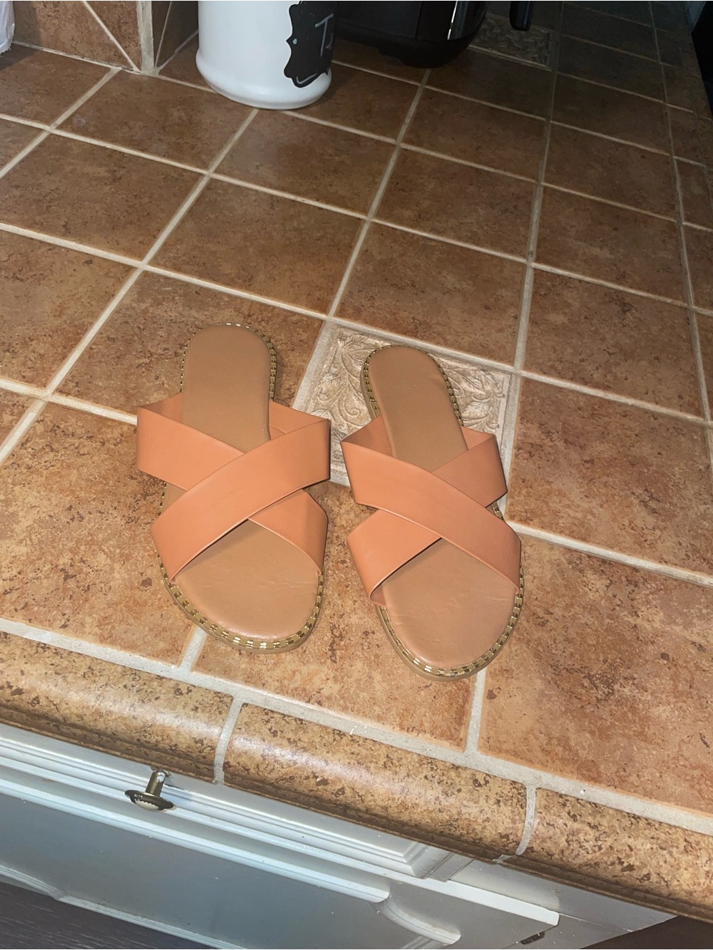 Women’s Cross-Band Slide Sandals in Tan